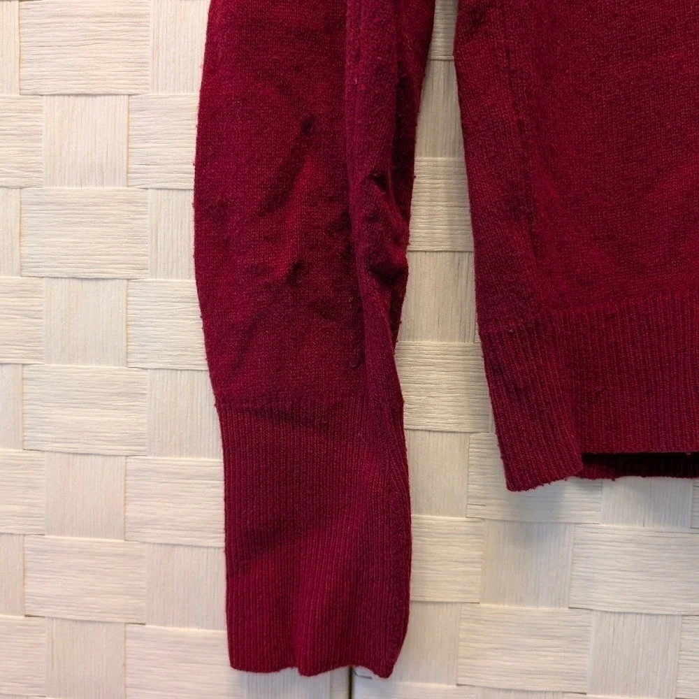 Sakowitz Mens Red 100% 2 Ply Cashmere V-Neck‎ Sweater Vintage Made in USA Medium
